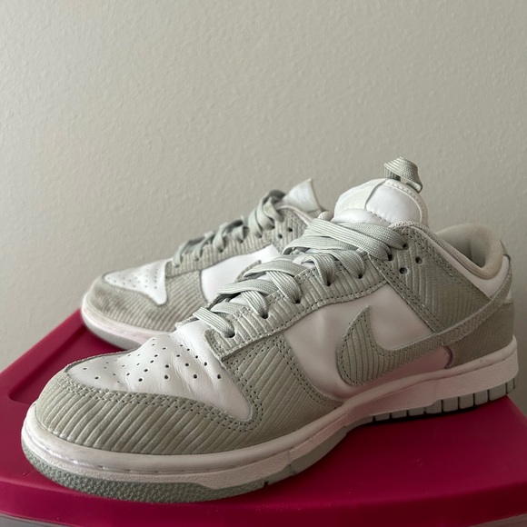 Nike Dunk Low Women's Sneakers Sz US 10 - Picture 1 of 5